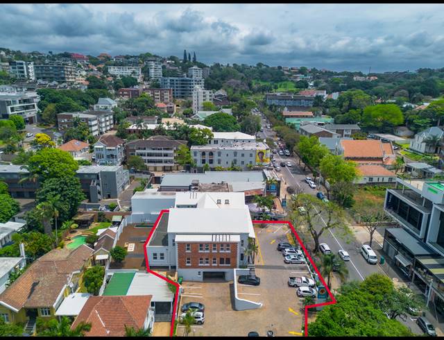 1,114M² BUILDING FOR SALE IN WINDERMERE
